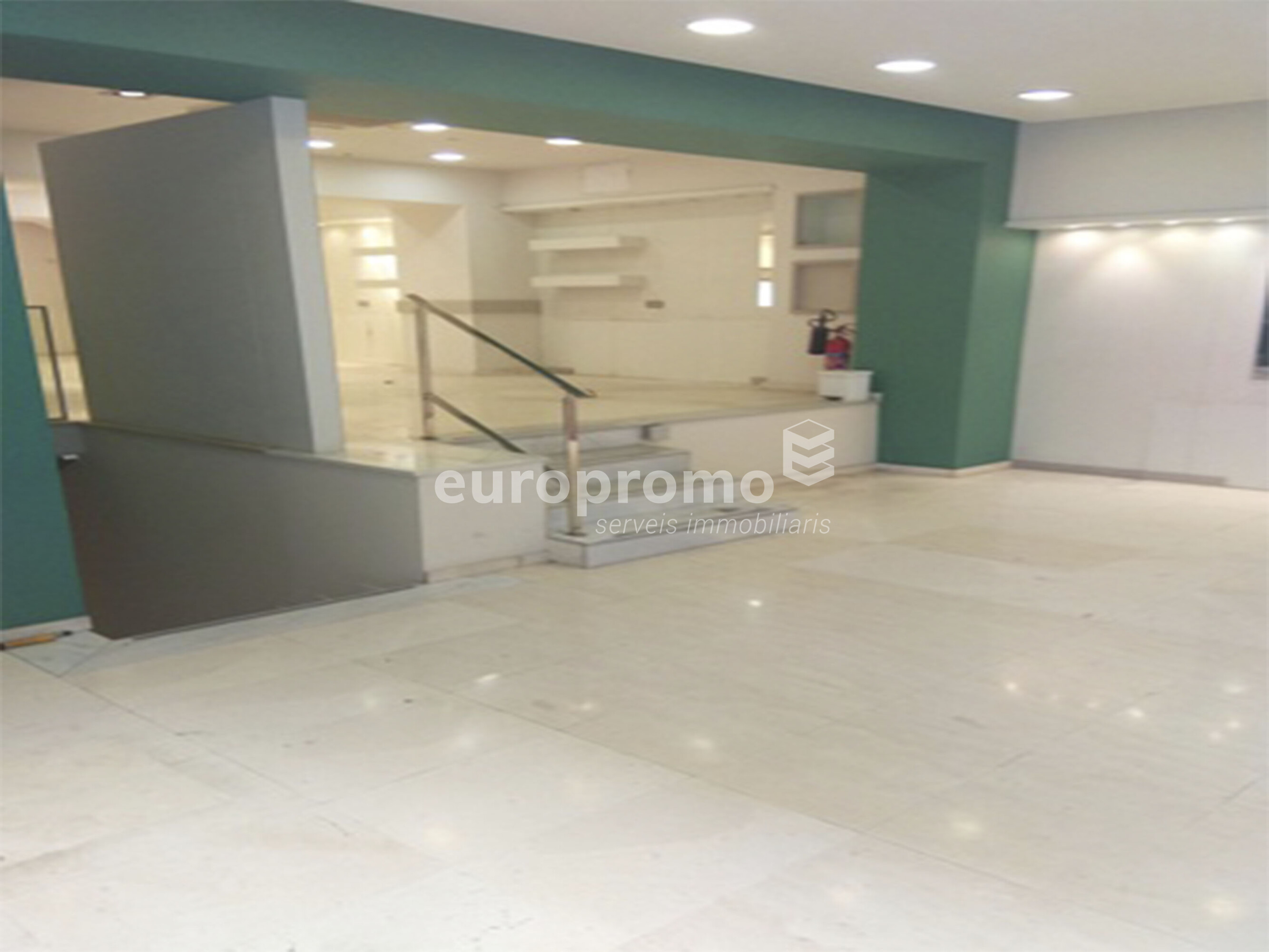 Local de 128m2 situado en primera linea y mejor zona comercial de la ciudad!